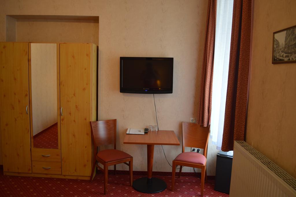 Hotel Pension Walzerstadt Viena Exterior foto